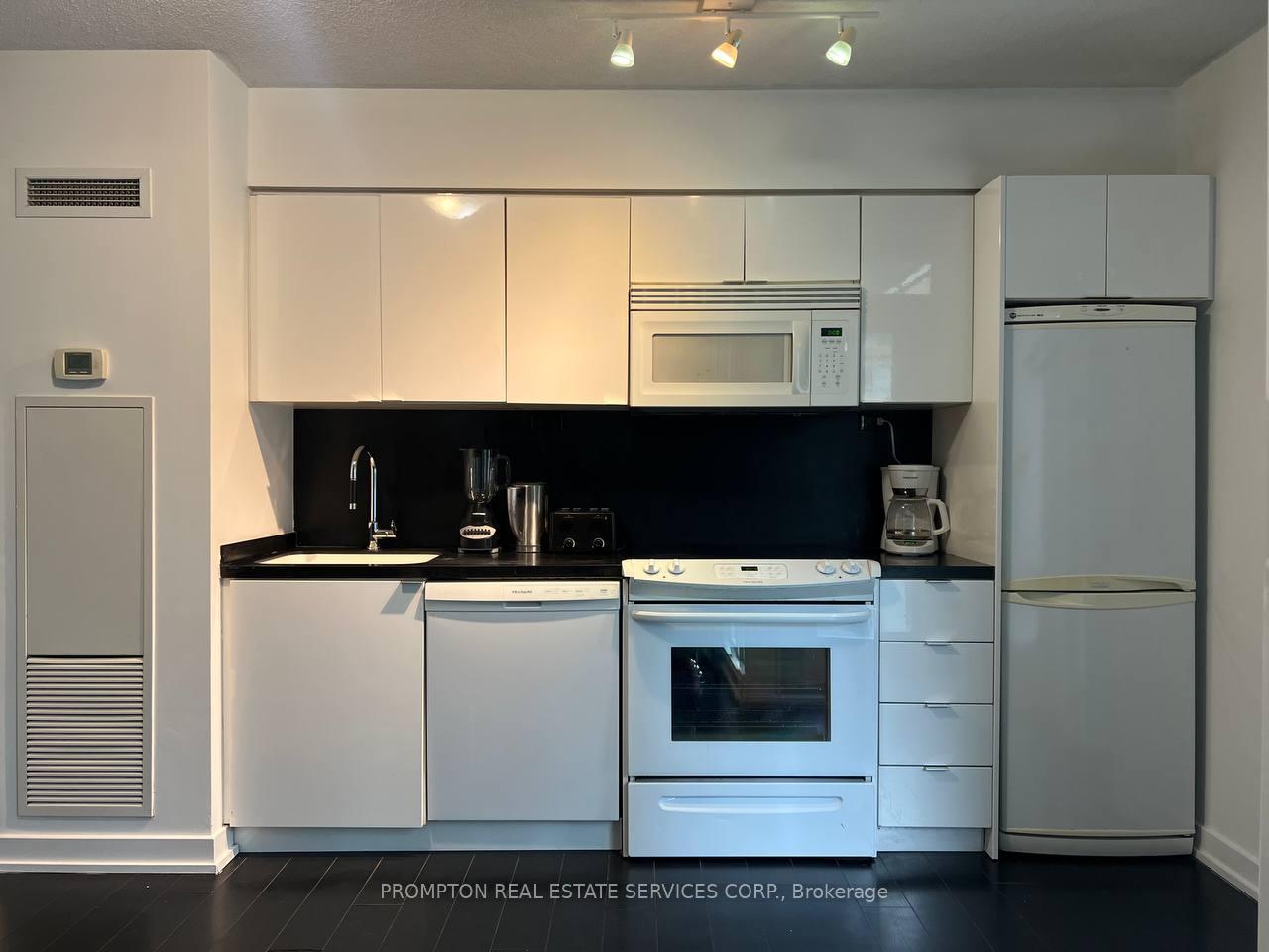 Photo 3 of Unit 731, 15 Iceboat Terrace, Toronto, Waterfront Communities — HOMEH