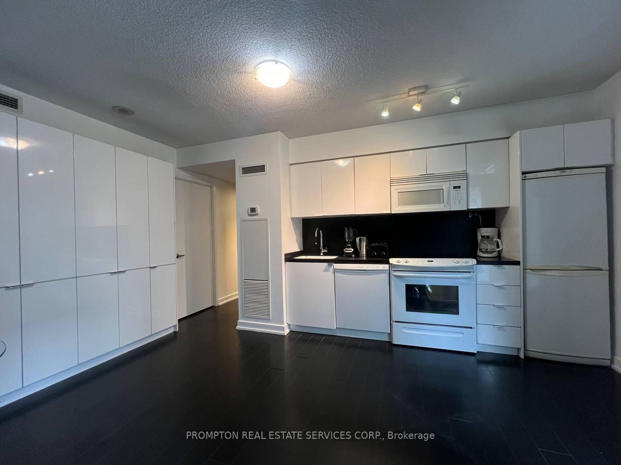 Photo 4 of Unit 731, 15 Iceboat Terrace, Toronto, Waterfront Communities — HOMEH