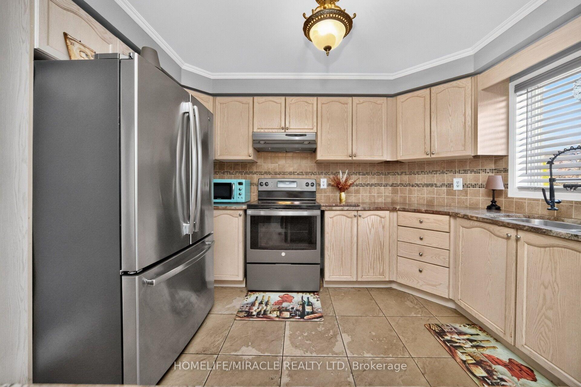 Photo 14 of 13 Dovaston Gate, Caledon, Bolton East — HOMEH