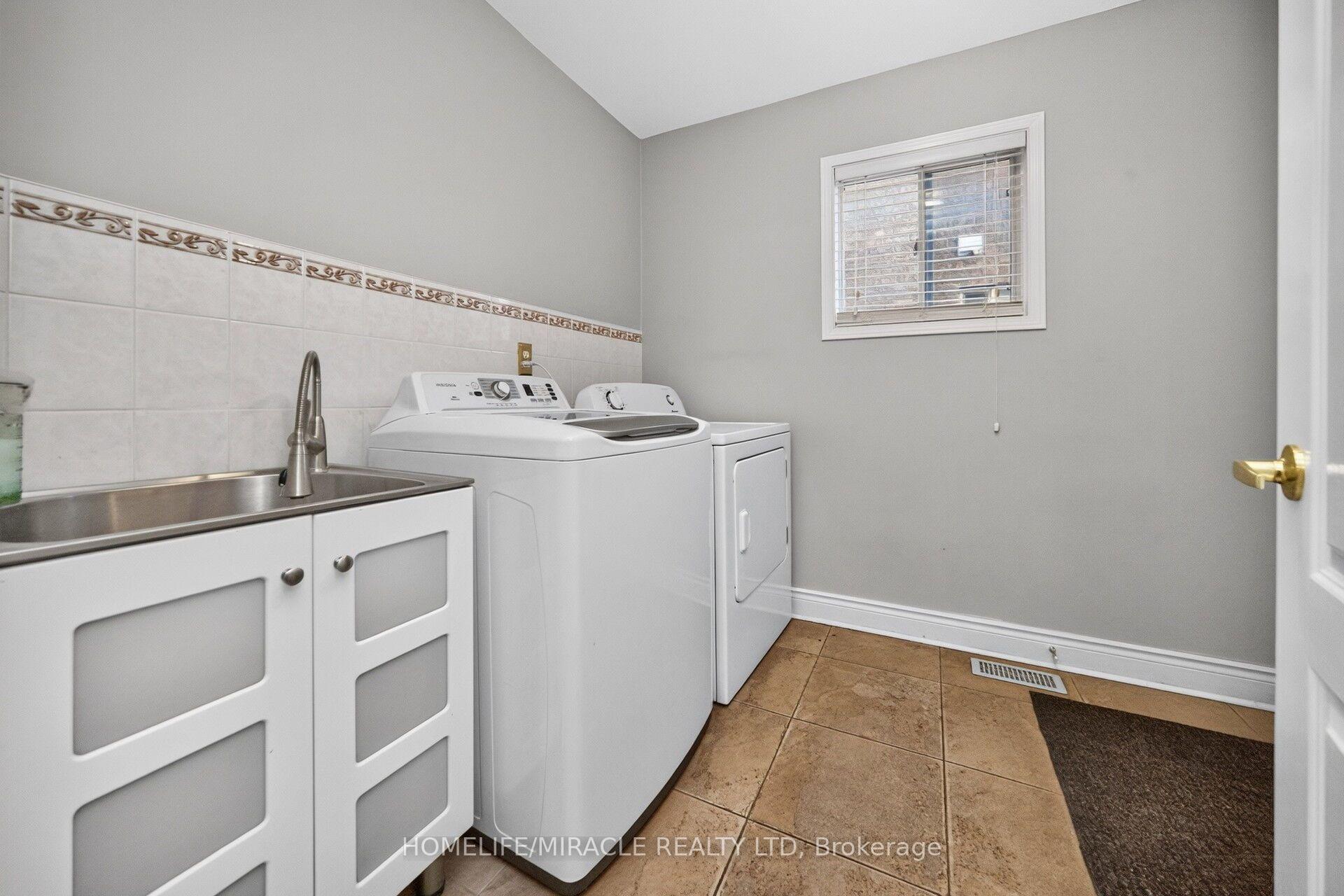 Photo 15 of 13 Dovaston Gate, Caledon, Bolton East — HOMEH