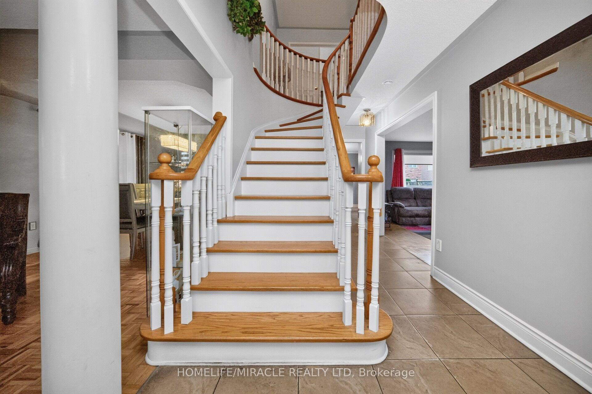 Photo 16 of 13 Dovaston Gate, Caledon, Bolton East — HOMEH