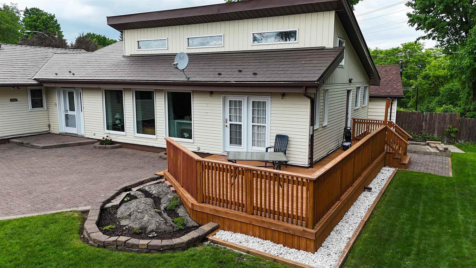 Photo 2 of 8 Hemlock Place, Elliot Lake — HOMEH