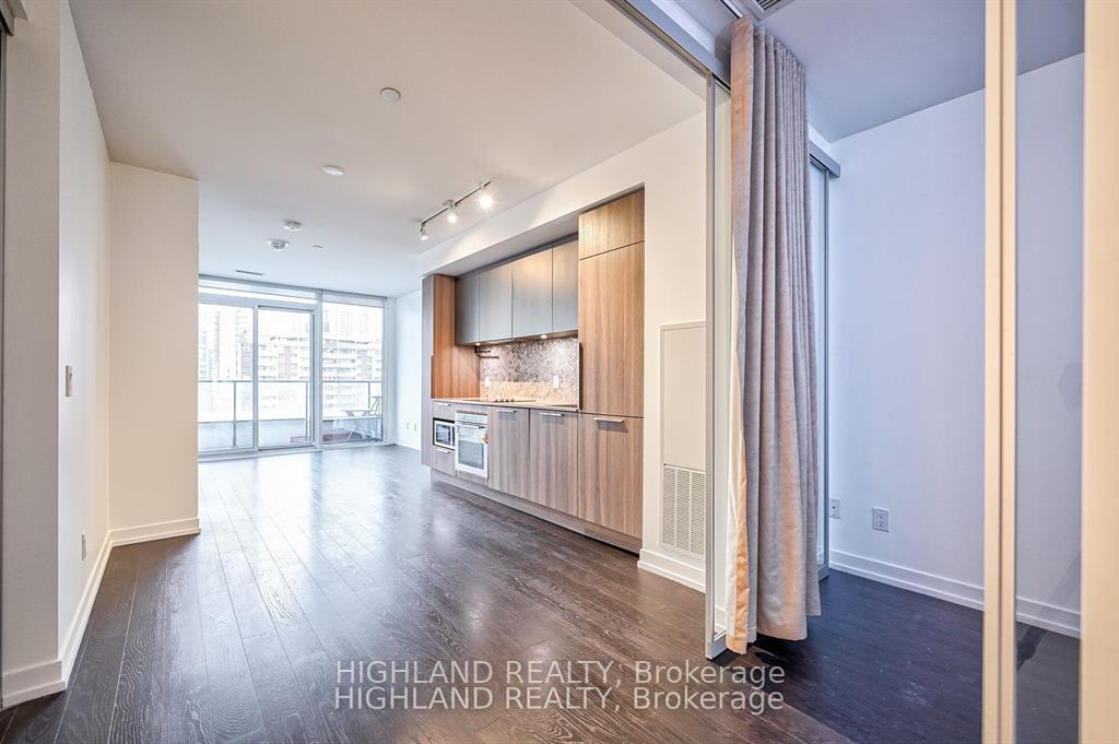 Photo 2 of Unit 818, 85 Wood Street, Toronto, Church-Yonge Corridor — HOMEH