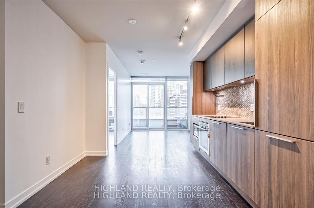 Photo 3 of Unit 818, 85 Wood Street, Toronto, Church-Yonge Corridor — HOMEH