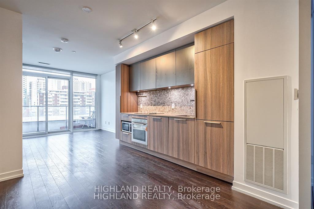 Photo 4 of Unit 818, 85 Wood Street, Toronto, Church-Yonge Corridor — HOMEH