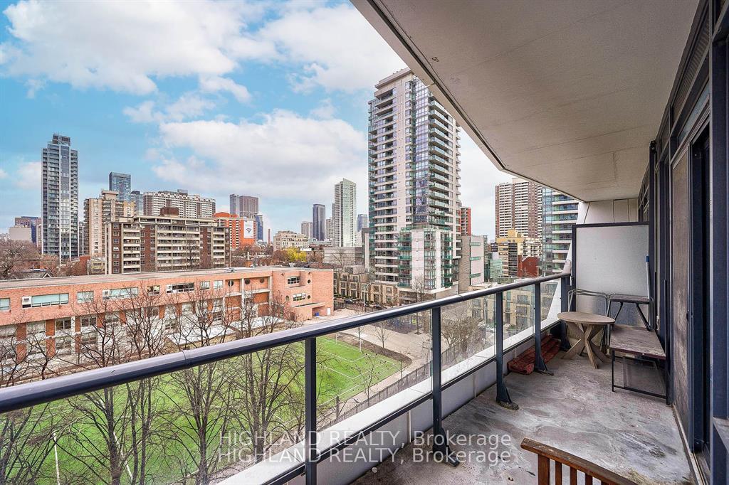 Photo 9 of Unit 818, 85 Wood Street, Toronto, Church-Yonge Corridor — HOMEH
