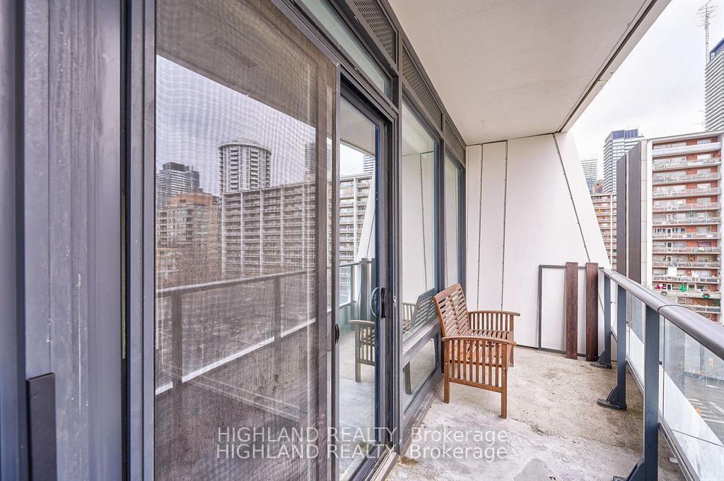 Photo 12 of Unit 818, 85 Wood Street, Toronto, Church-Yonge Corridor — HOMEH