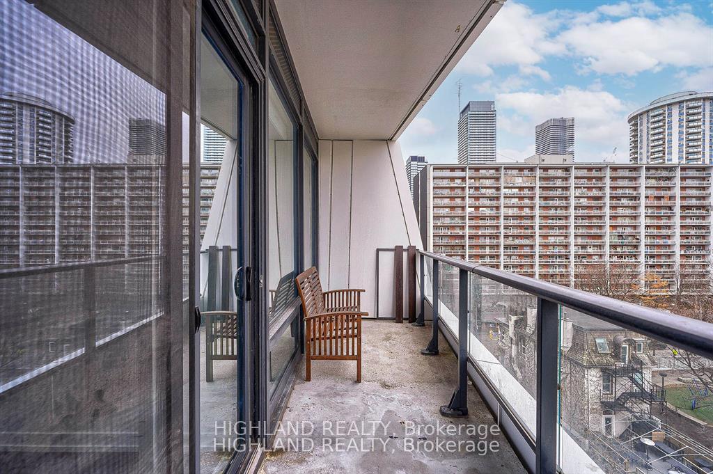 Photo 13 of Unit 818, 85 Wood Street, Toronto, Church-Yonge Corridor — HOMEH