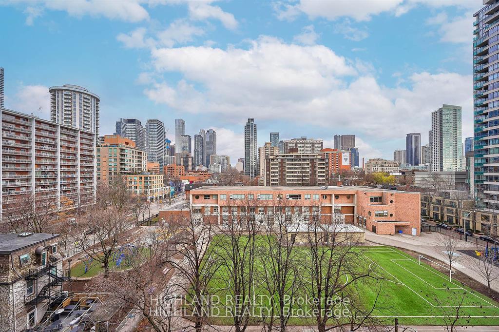 Photo 14 of Unit 818, 85 Wood Street, Toronto, Church-Yonge Corridor — HOMEH