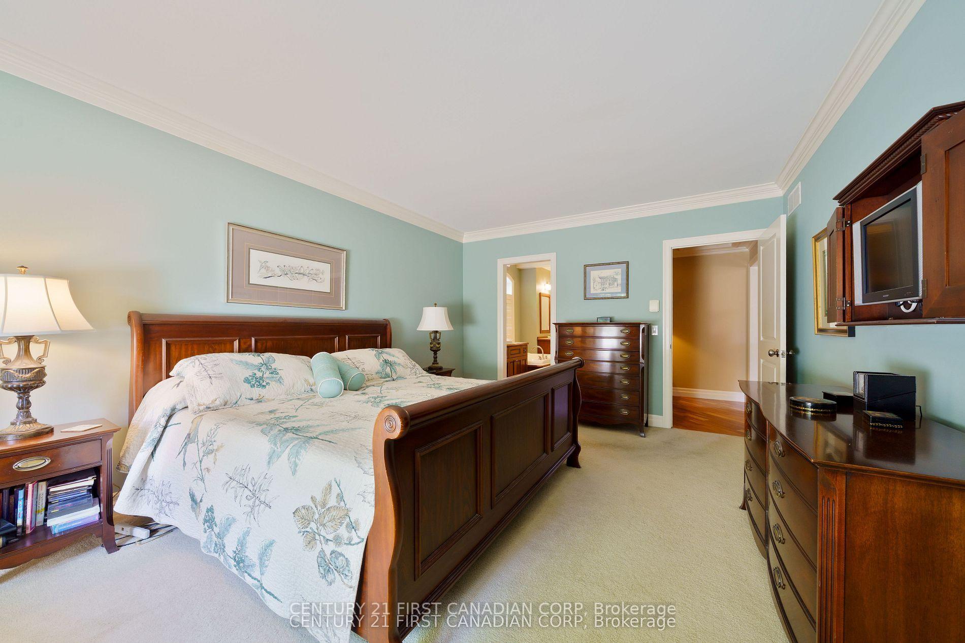 Photo 7 of 2091 Valleyrun Boulevard, London, North R — HOMEH