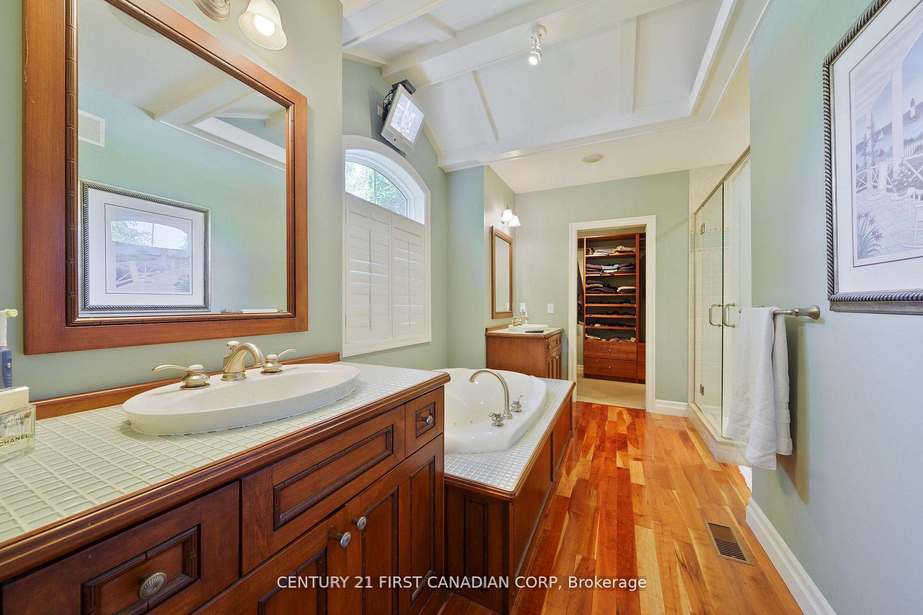 Photo 8 of 2091 Valleyrun Boulevard, London, North R — HOMEH