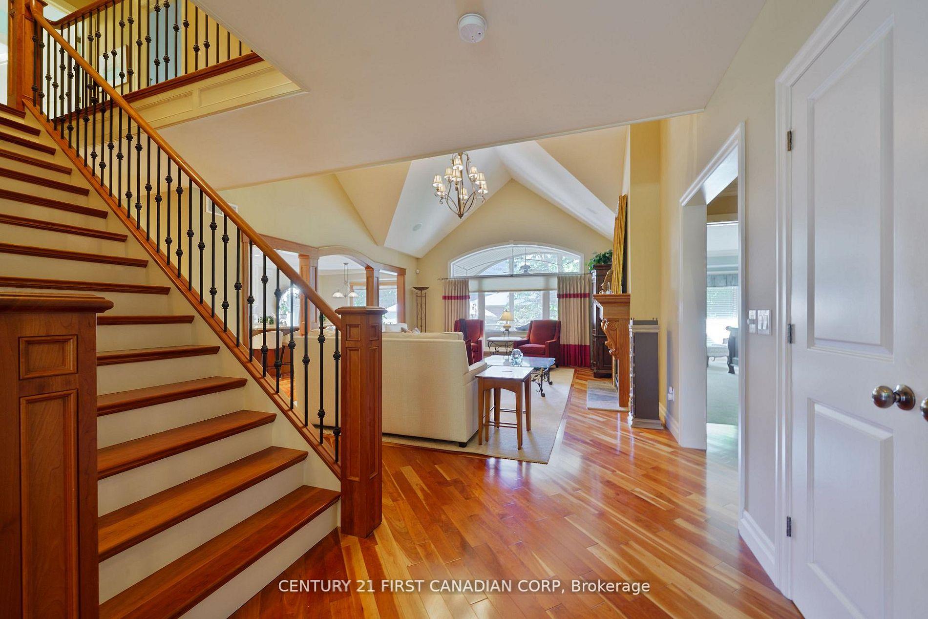 Photo 10 of 2091 Valleyrun Boulevard, London, North R — HOMEH