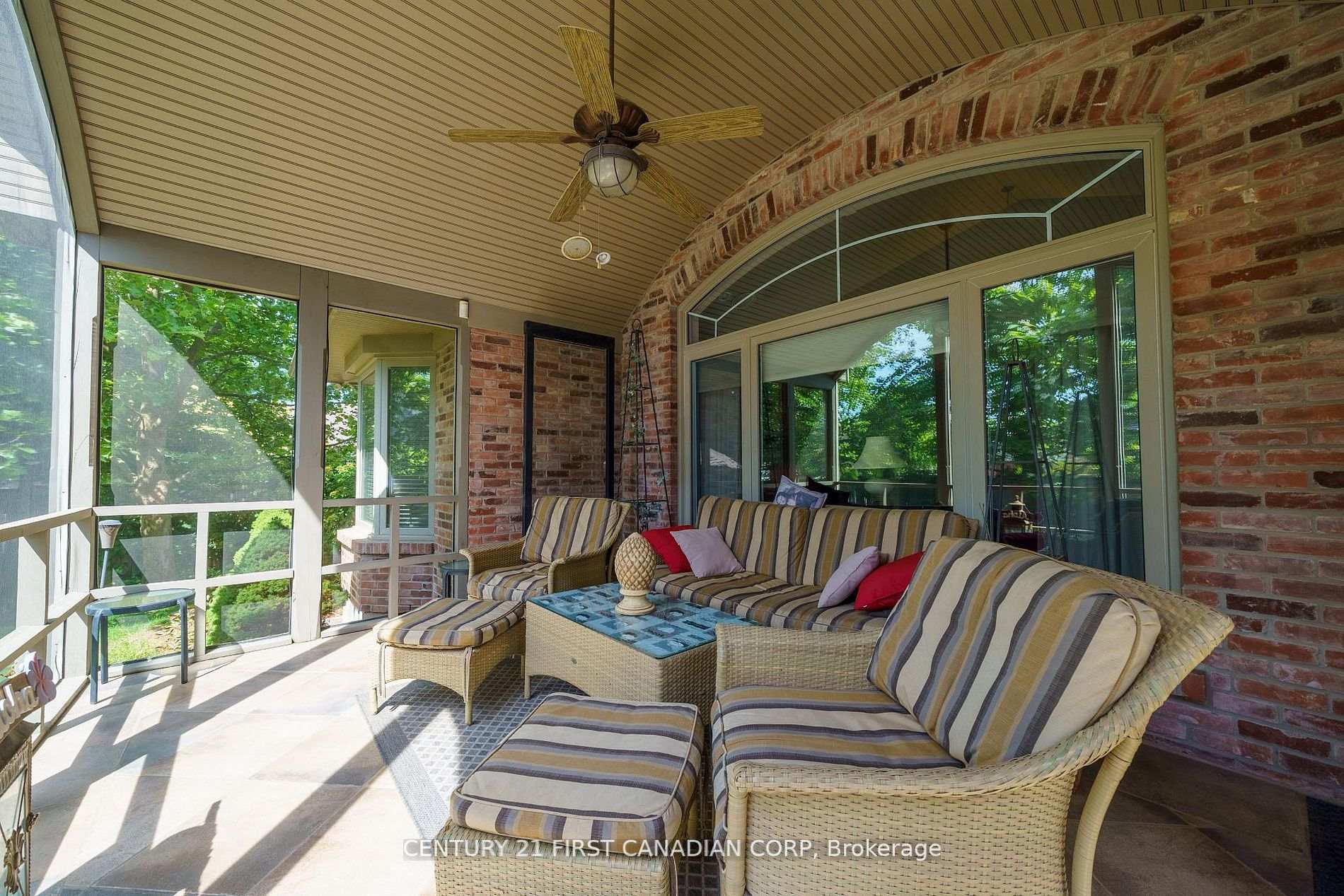 Photo 11 of 2091 Valleyrun Boulevard, London, North R — HOMEH