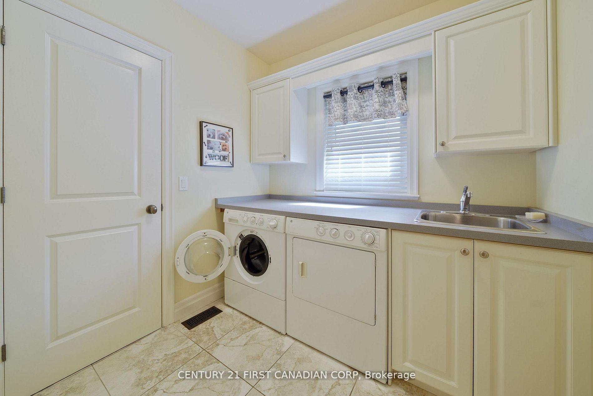 Photo 12 of 2091 Valleyrun Boulevard, London, North R — HOMEH