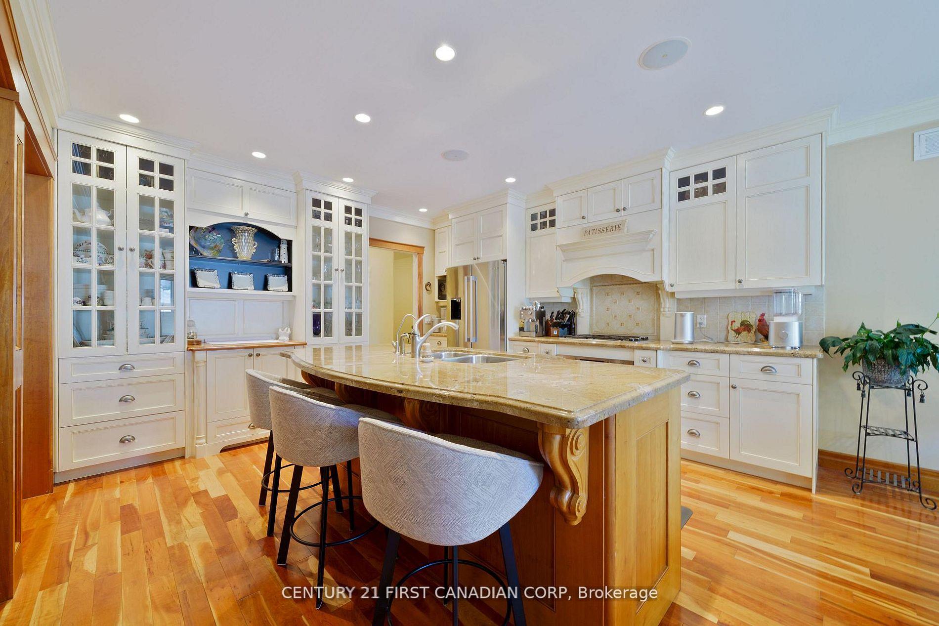 Photo 15 of 2091 Valleyrun Boulevard, London, North R — HOMEH