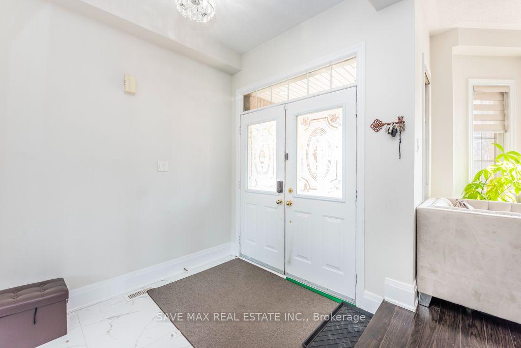 Photo 4 of 98 Octillo Boulevard, Brampton, Sandringham-Wellington — HOMEH
