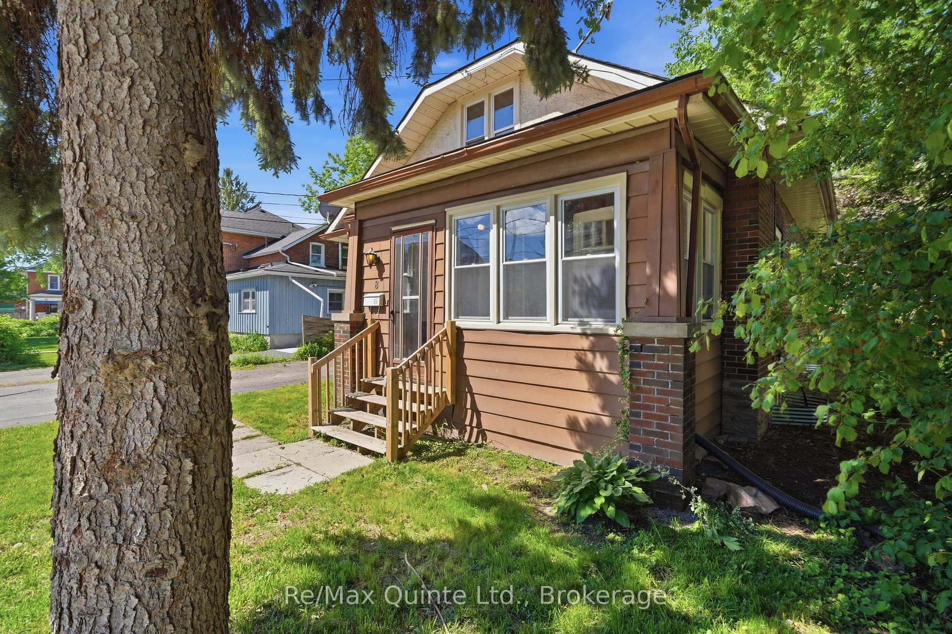 Photo 4 of 8 Dunbar Street, Belleville, Belleville Ward — HOMEH