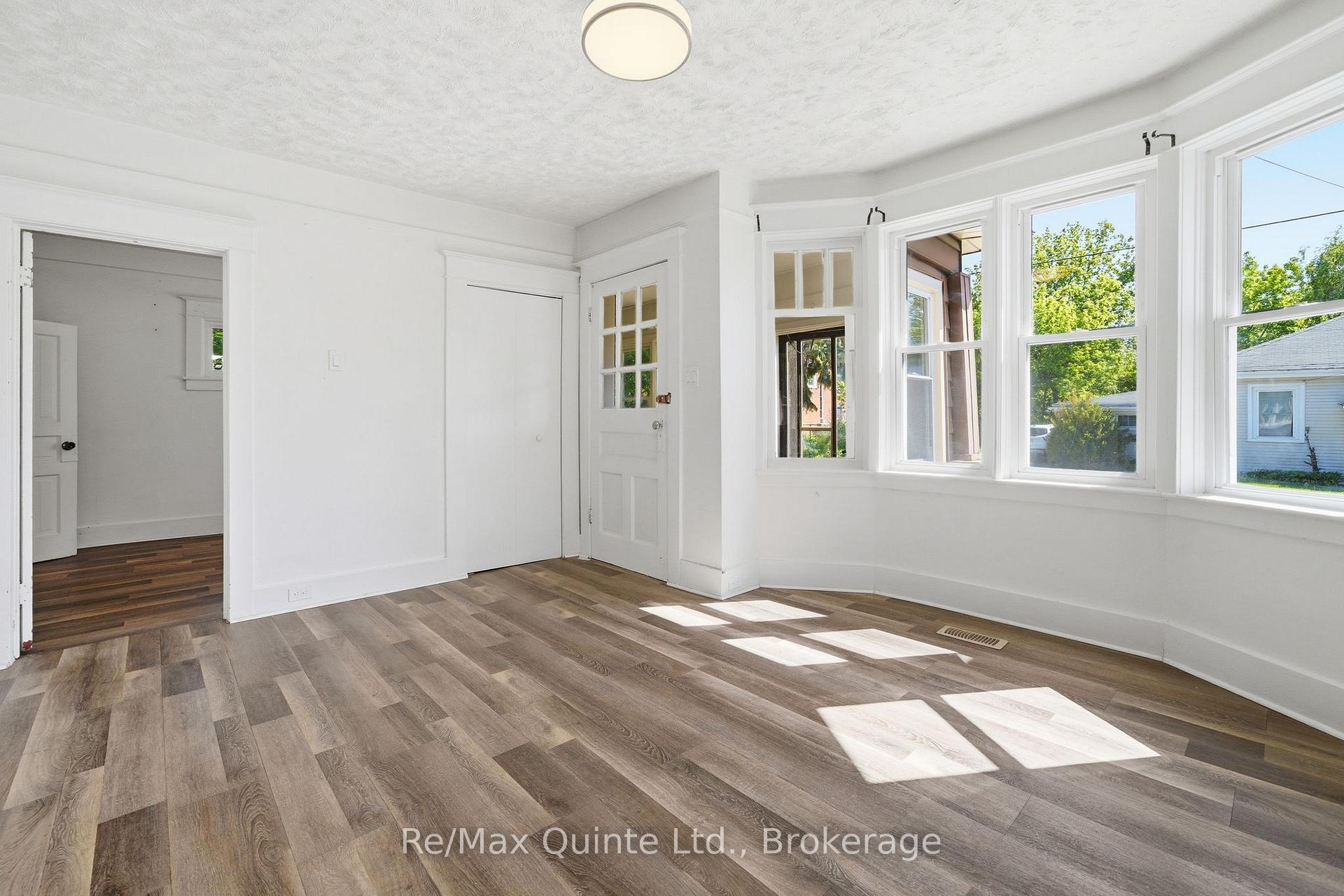 Photo 11 of 8 Dunbar Street, Belleville, Belleville Ward — HOMEH