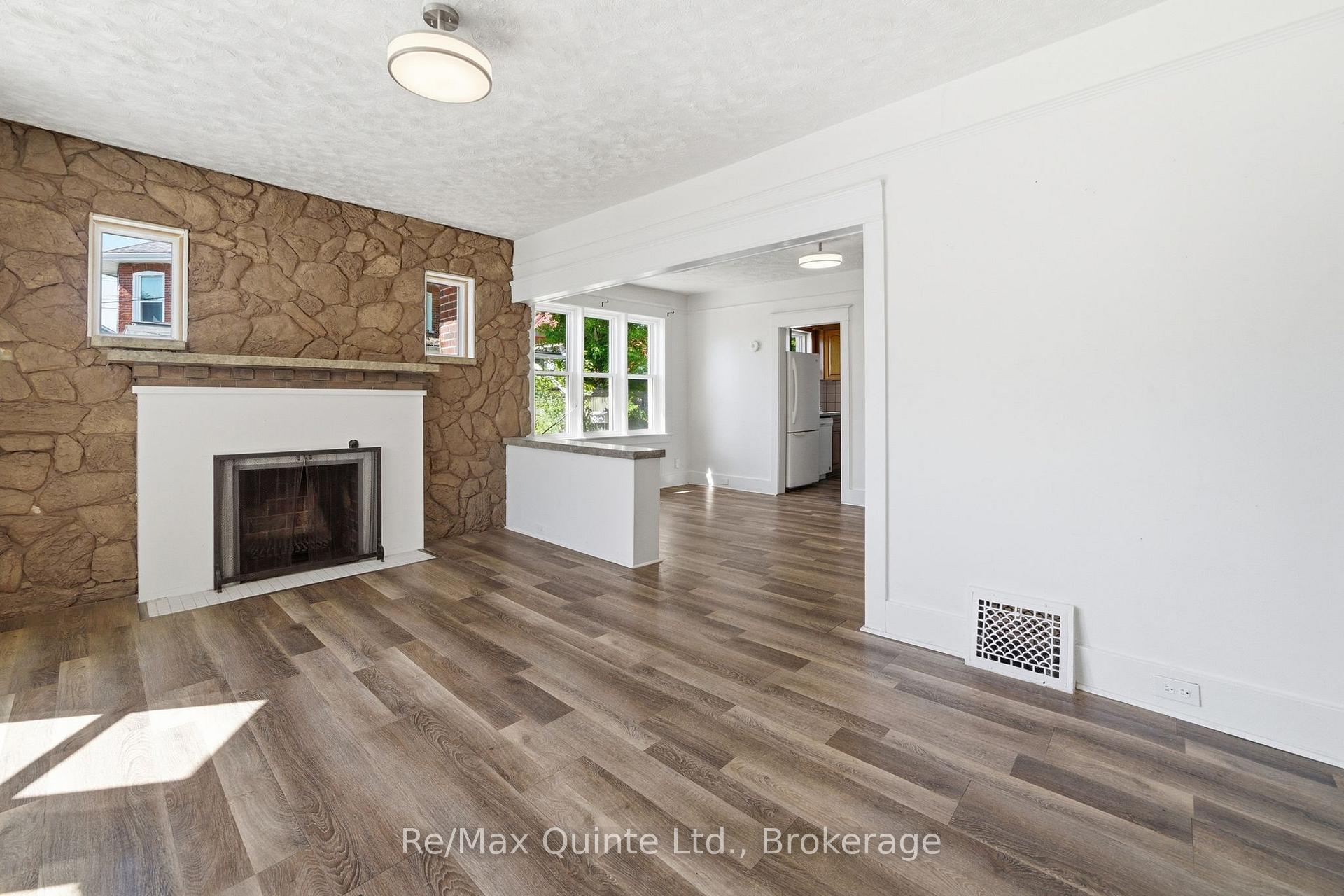 Photo 13 of 8 Dunbar Street, Belleville, Belleville Ward — HOMEH