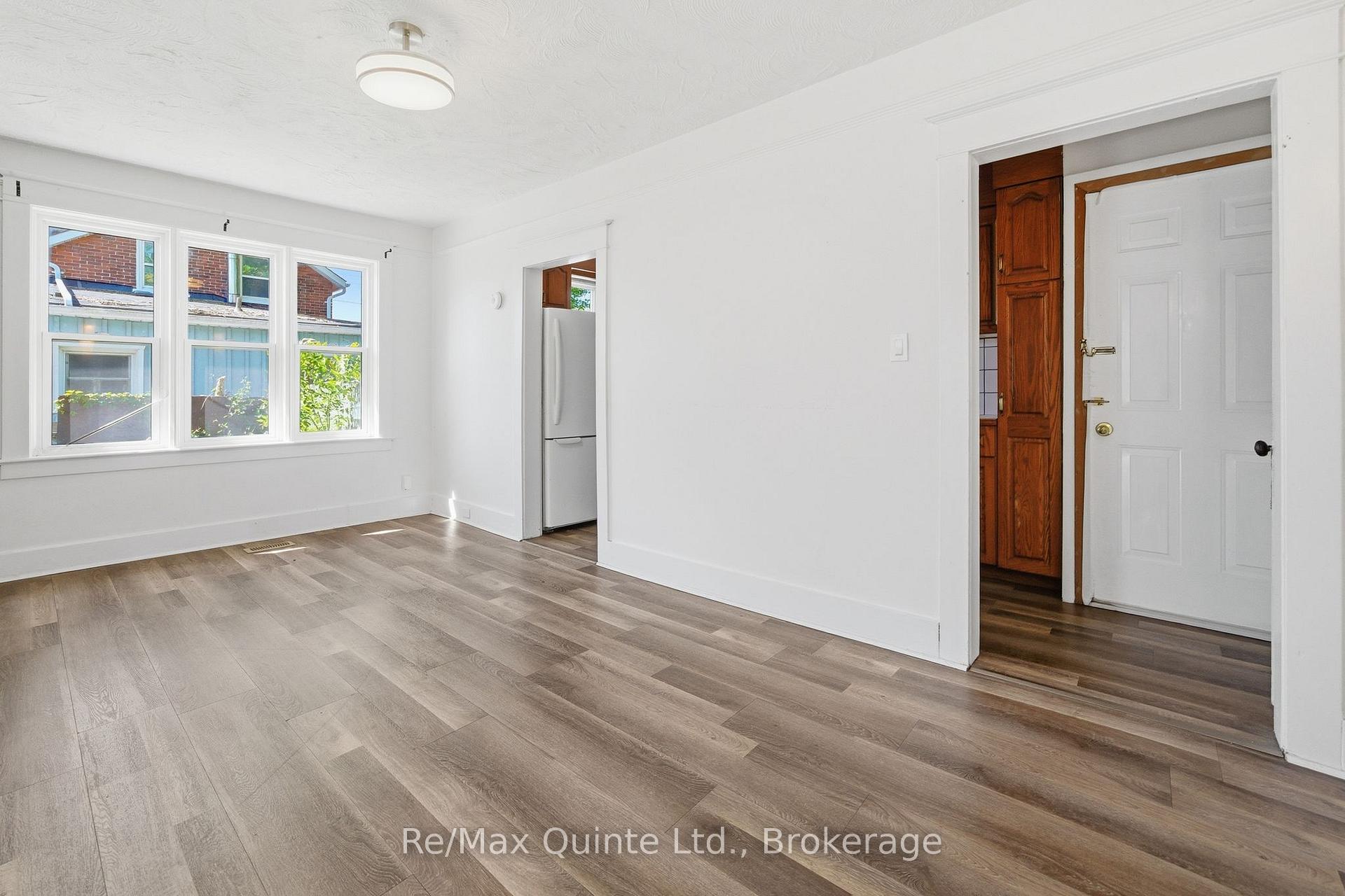 Photo 16 of 8 Dunbar Street, Belleville, Belleville Ward — HOMEH