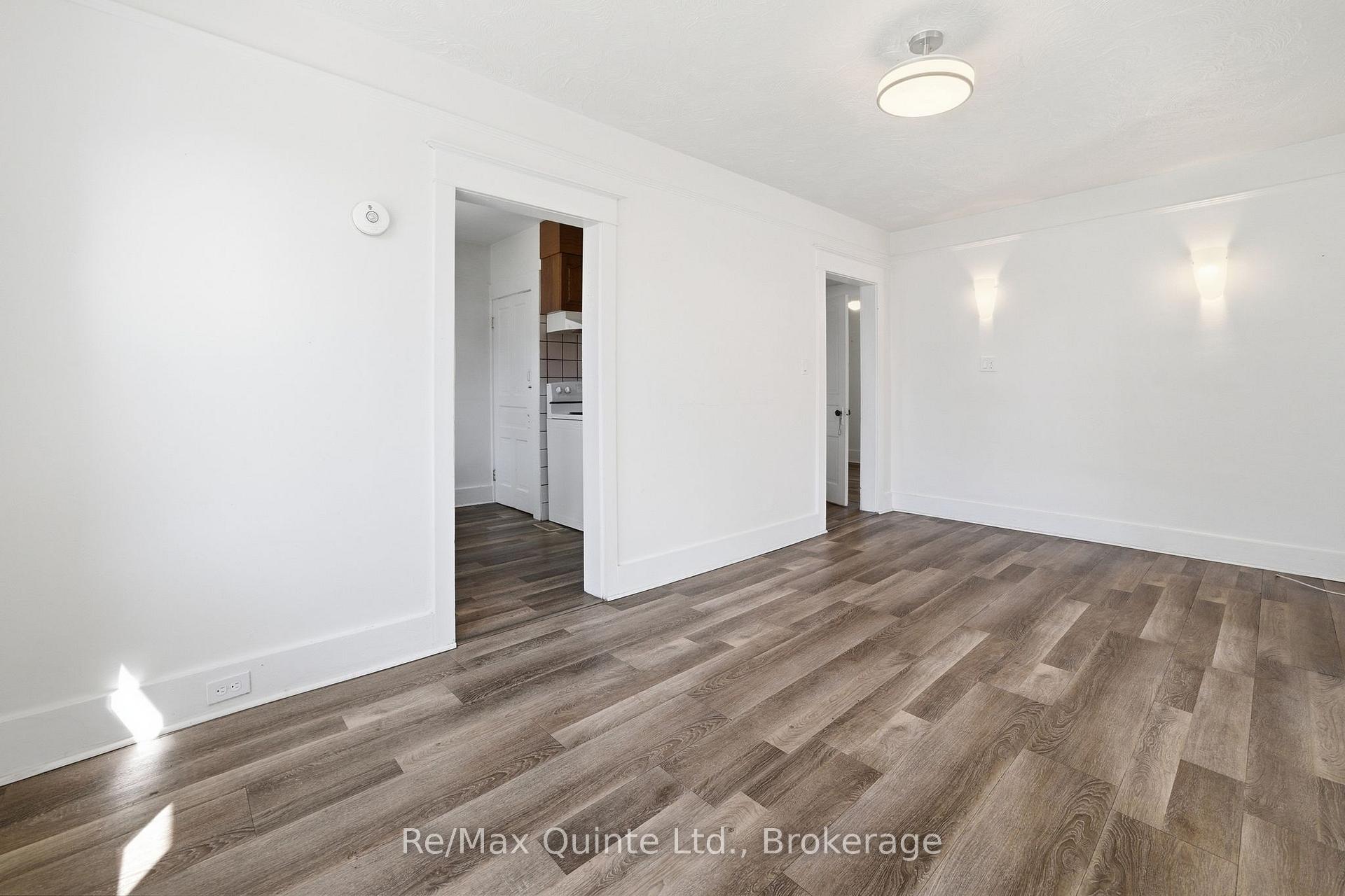 Photo 17 of 8 Dunbar Street, Belleville, Belleville Ward — HOMEH