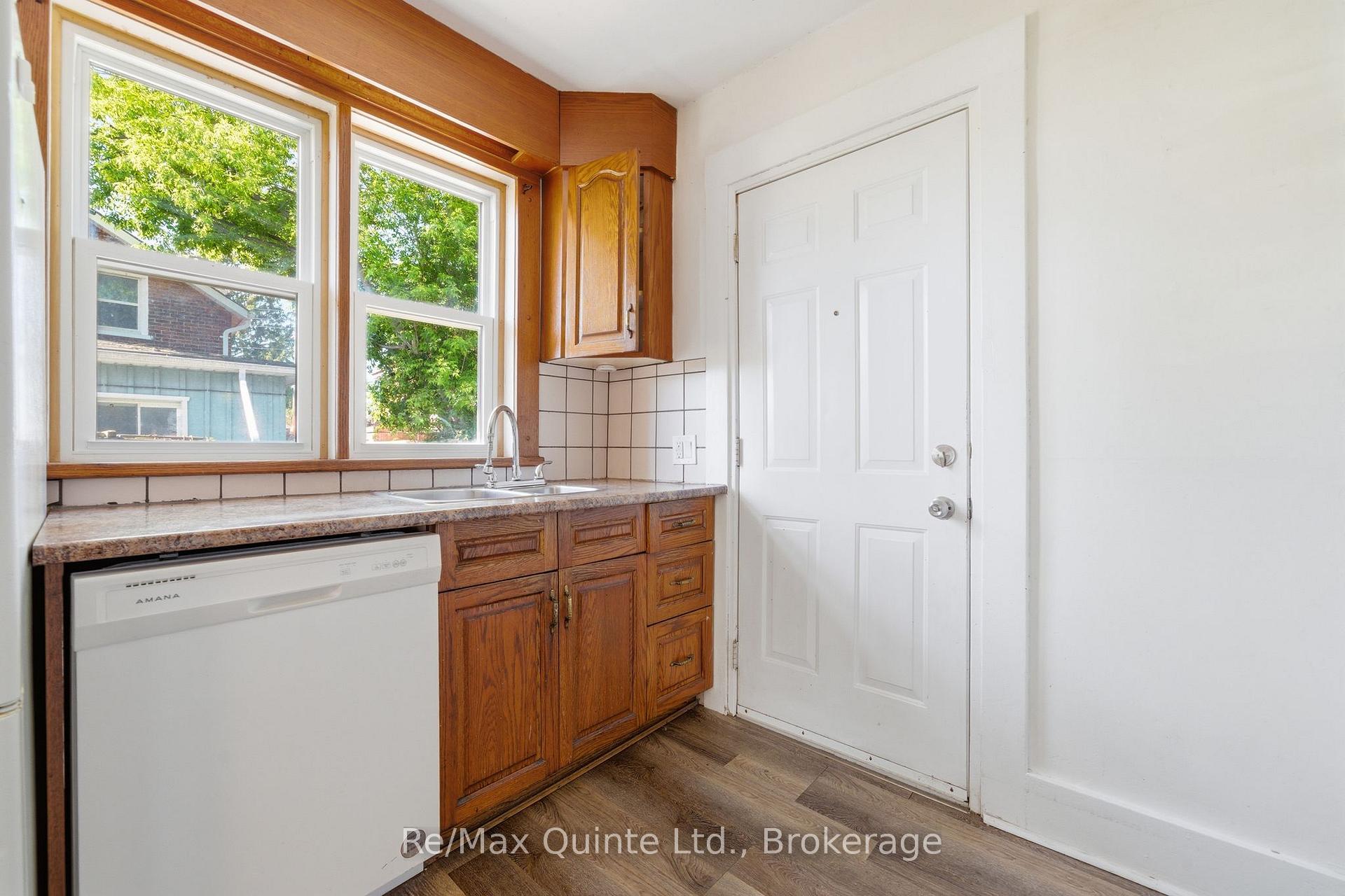 Photo 18 of 8 Dunbar Street, Belleville, Belleville Ward — HOMEH
