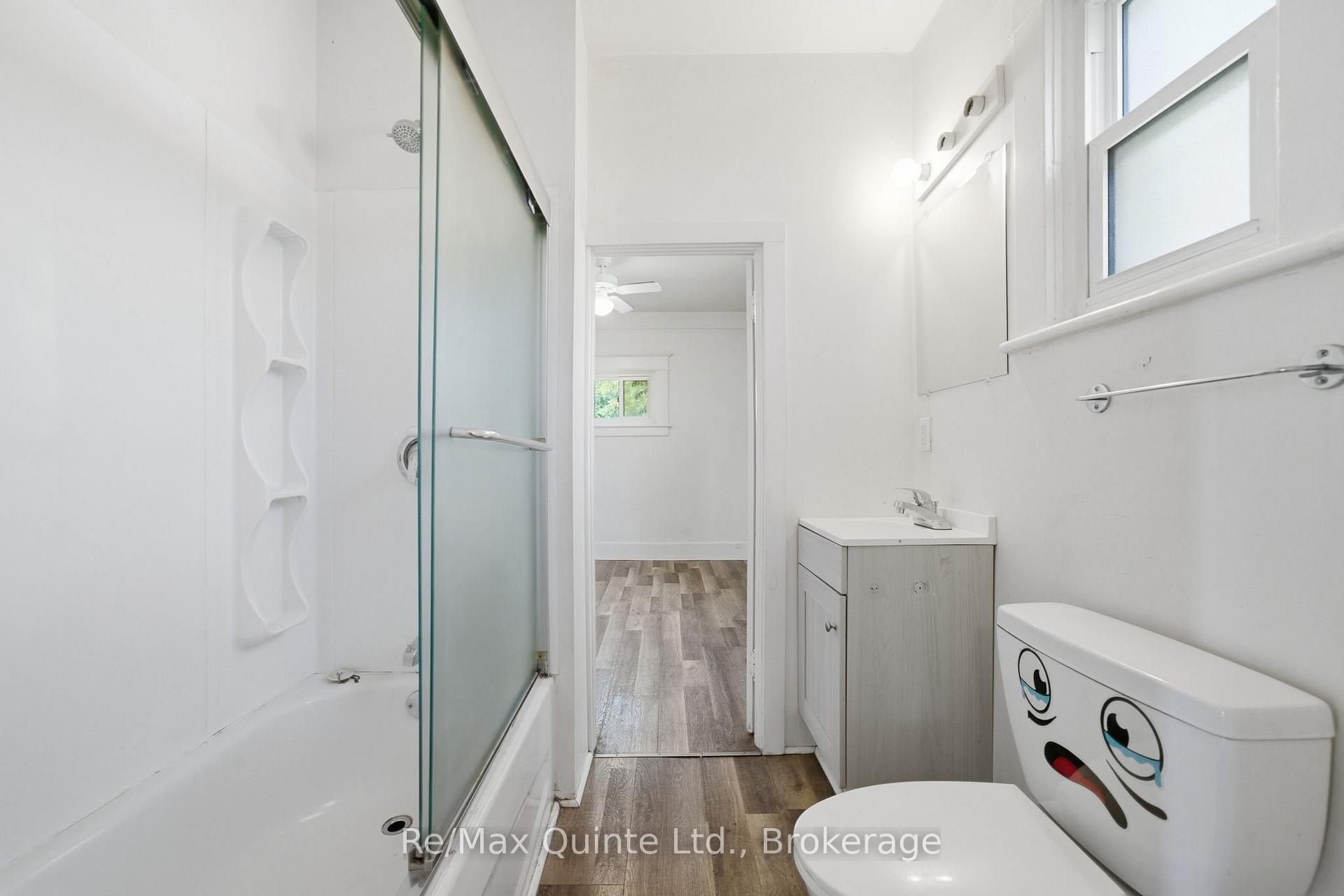 Photo 21 of 8 Dunbar Street, Belleville, Belleville Ward — HOMEH