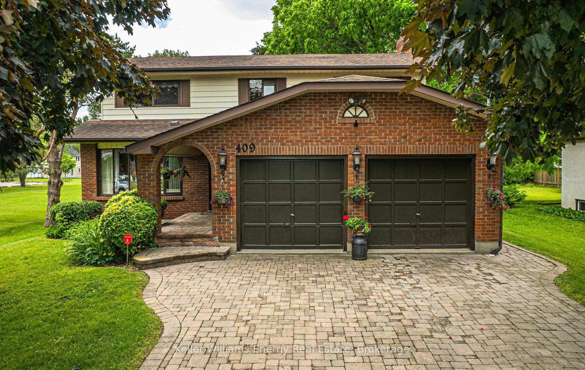 Photo 3 of 409 Gilbert Street E, Whitby, Downtown Whitby — HOMEH