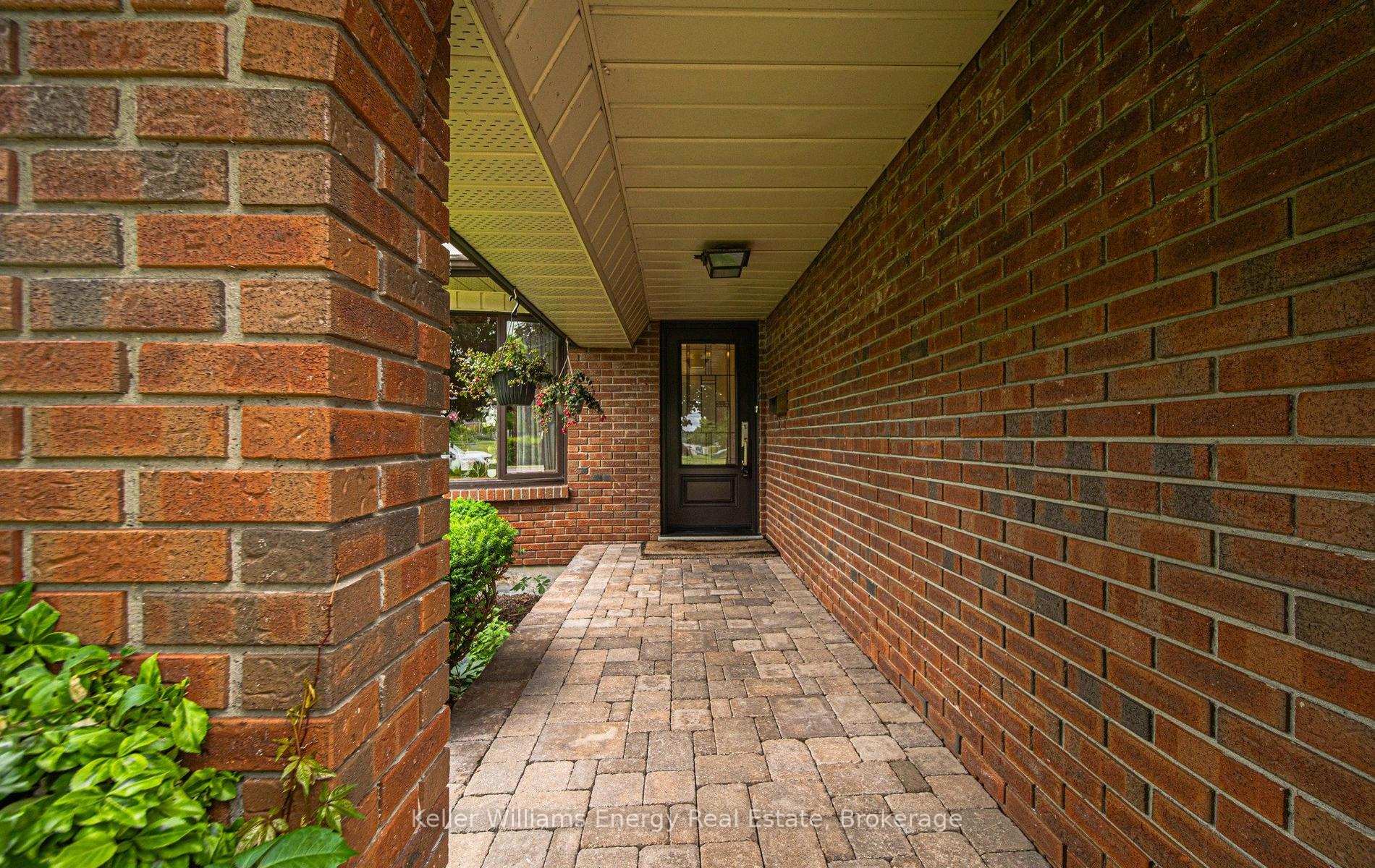 Photo 7 of 409 Gilbert Street E, Whitby, Downtown Whitby — HOMEH