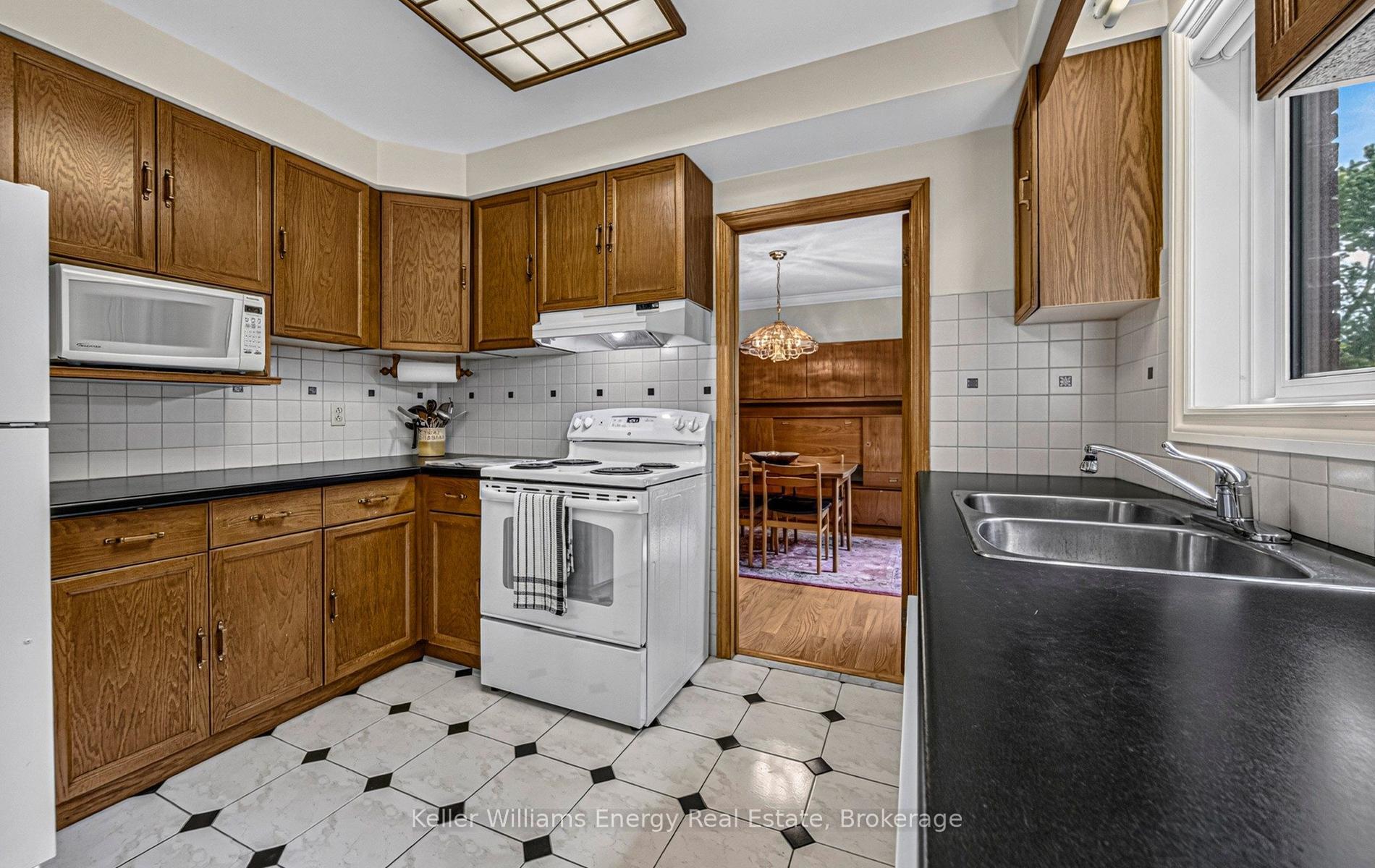 Photo 19 of 409 Gilbert Street E, Whitby, Downtown Whitby — HOMEH