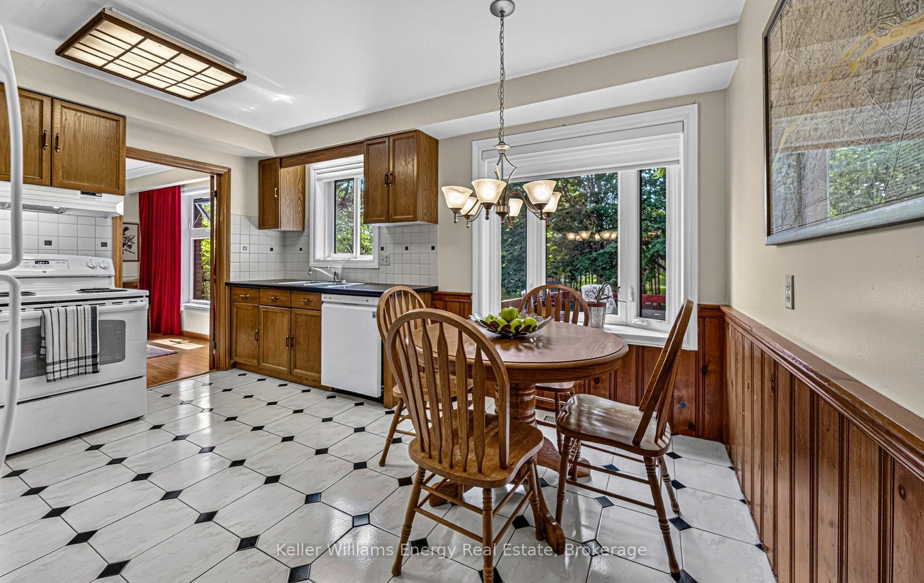 Photo 20 of 409 Gilbert Street E, Whitby, Downtown Whitby — HOMEH