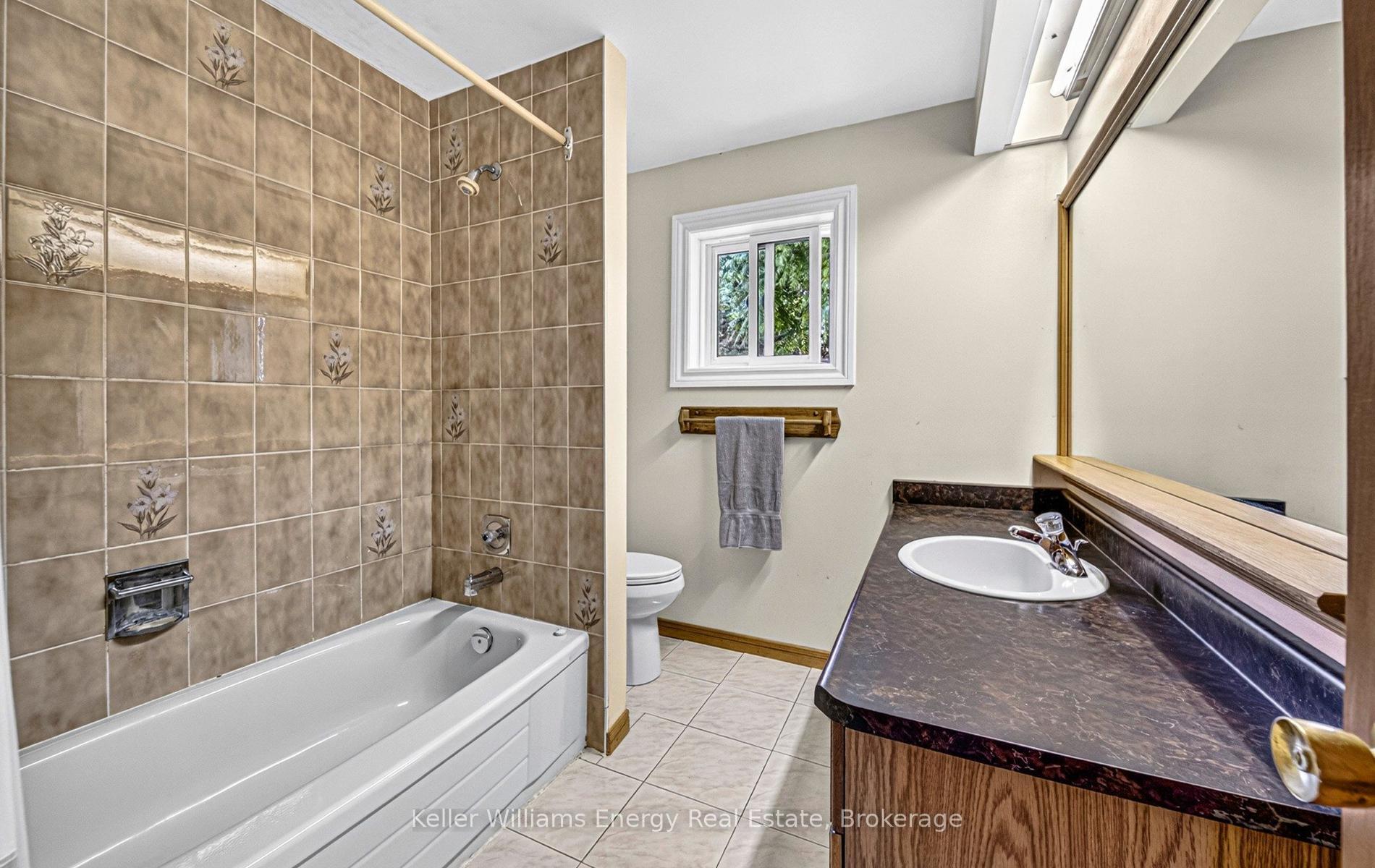 Photo 27 of 409 Gilbert Street E, Whitby, Downtown Whitby — HOMEH