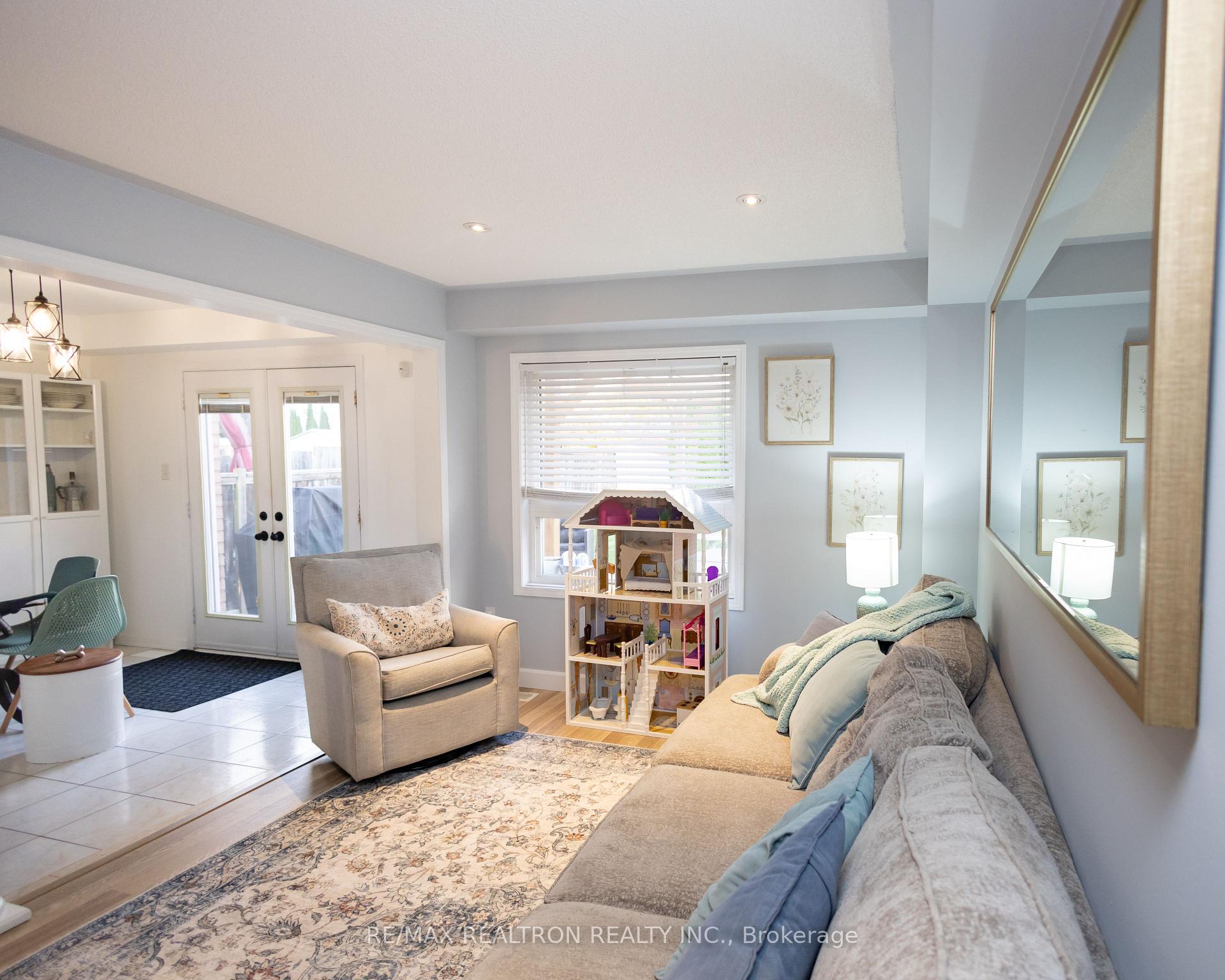 Photo 12 of 119 William Cowles Drive, Clarington, Bowmanville — HOMEH