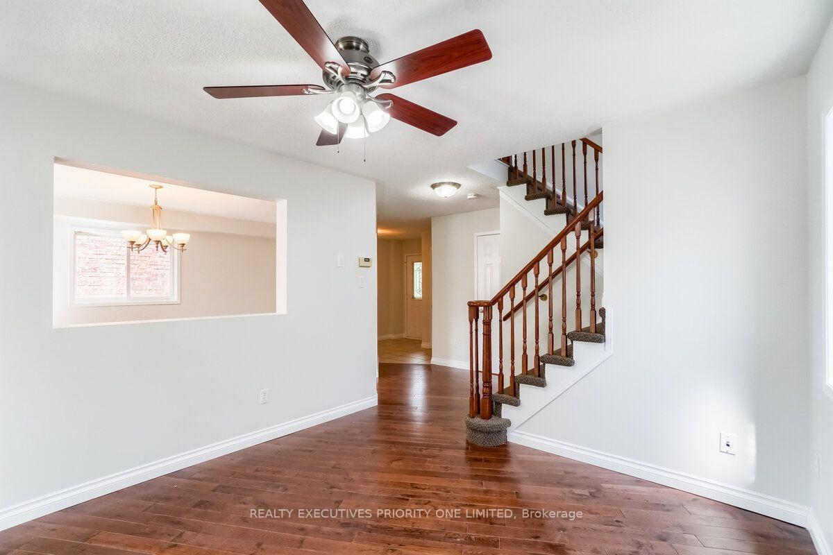 Photo 4 of 17 Drake Drive, Barrie, Painswick South — HOMEH