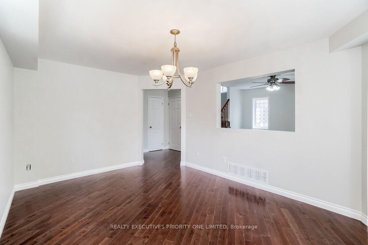 Photo 8 of 17 Drake Drive, Barrie, Painswick South — HOMEH