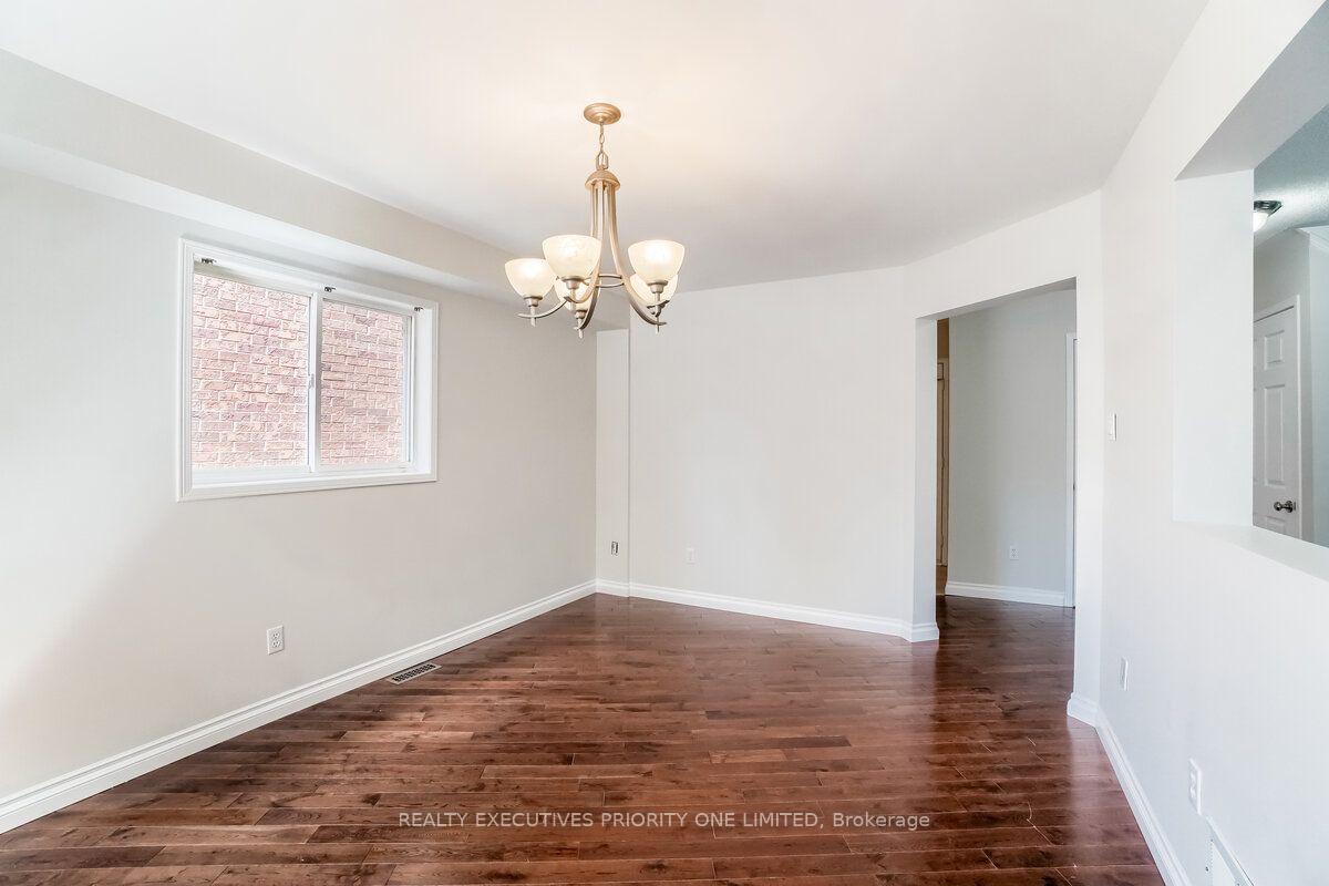Photo 9 of 17 Drake Drive, Barrie, Painswick South — HOMEH
