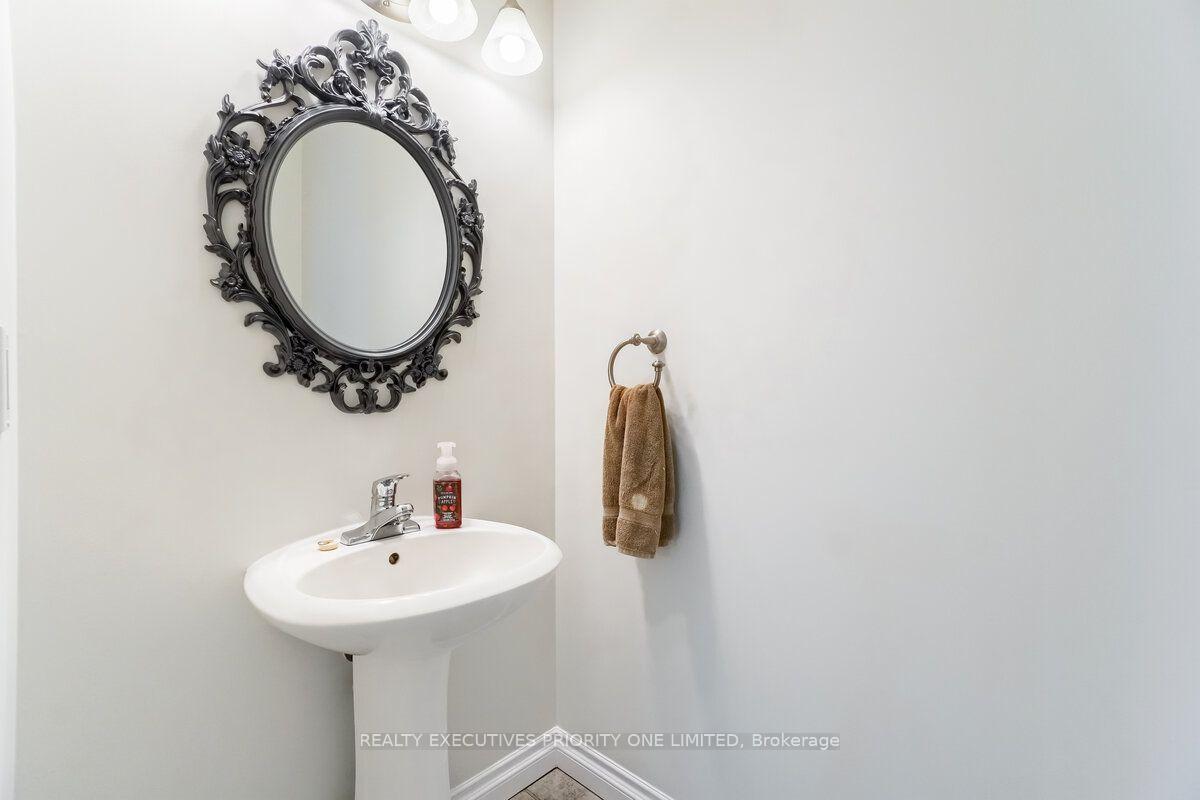 Photo 15 of 17 Drake Drive, Barrie, Painswick South — HOMEH