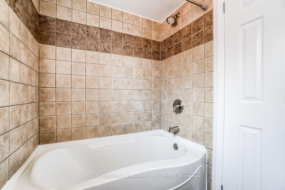 Photo 23 of 17 Drake Drive, Barrie, Painswick South — HOMEH