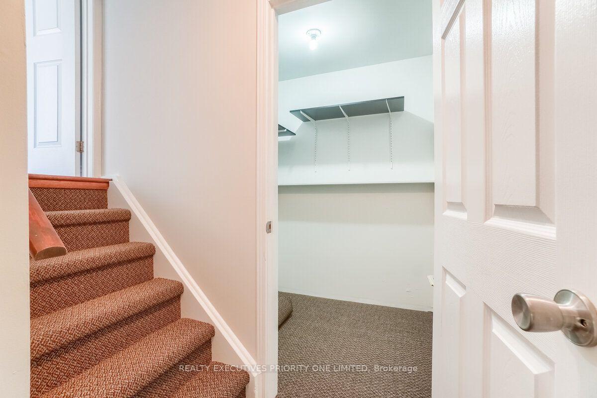 Photo 32 of 17 Drake Drive, Barrie, Painswick South — HOMEH