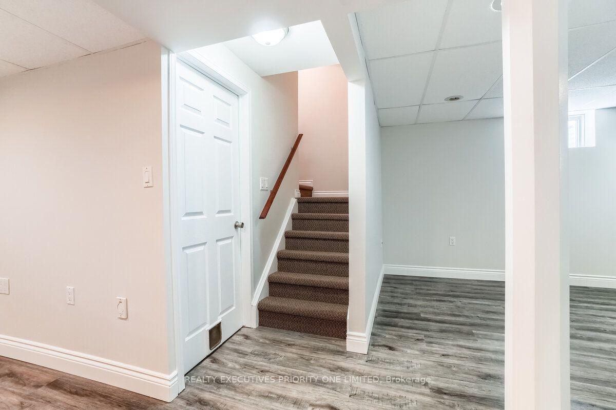 Photo 34 of 17 Drake Drive, Barrie, Painswick South — HOMEH