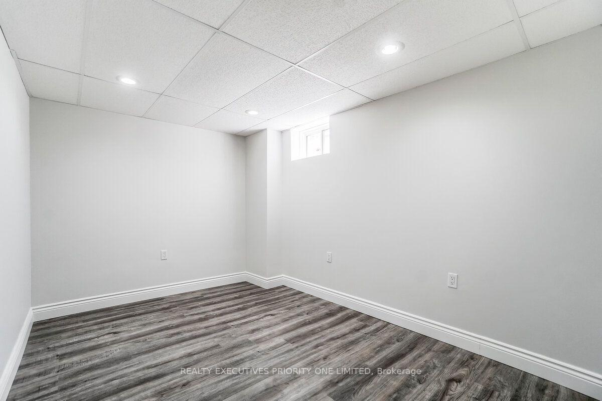 Photo 40 of 17 Drake Drive, Barrie, Painswick South — HOMEH