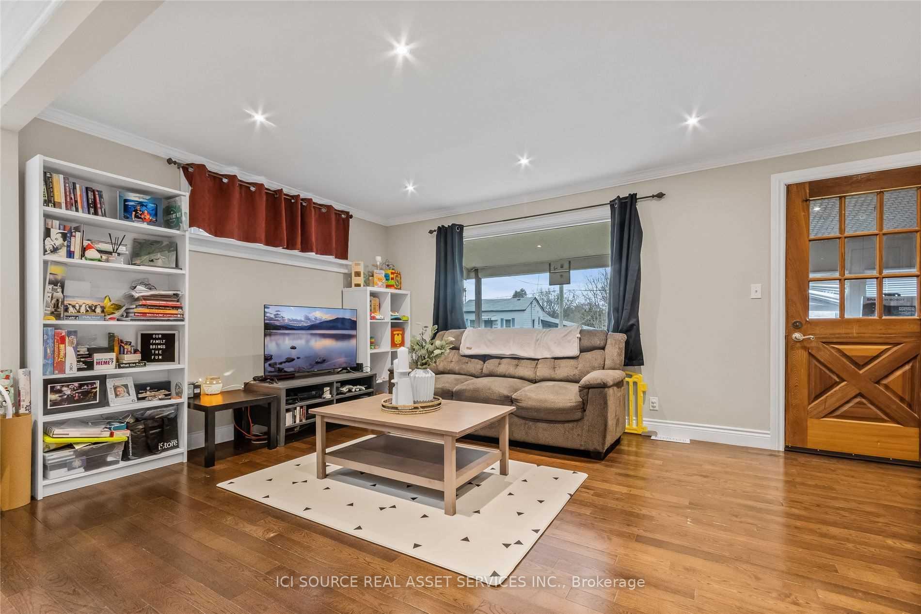 Photo 2 of Unit Main Fl, 1015 King Street, Whitby, Downtown Whitby — HOMEH
