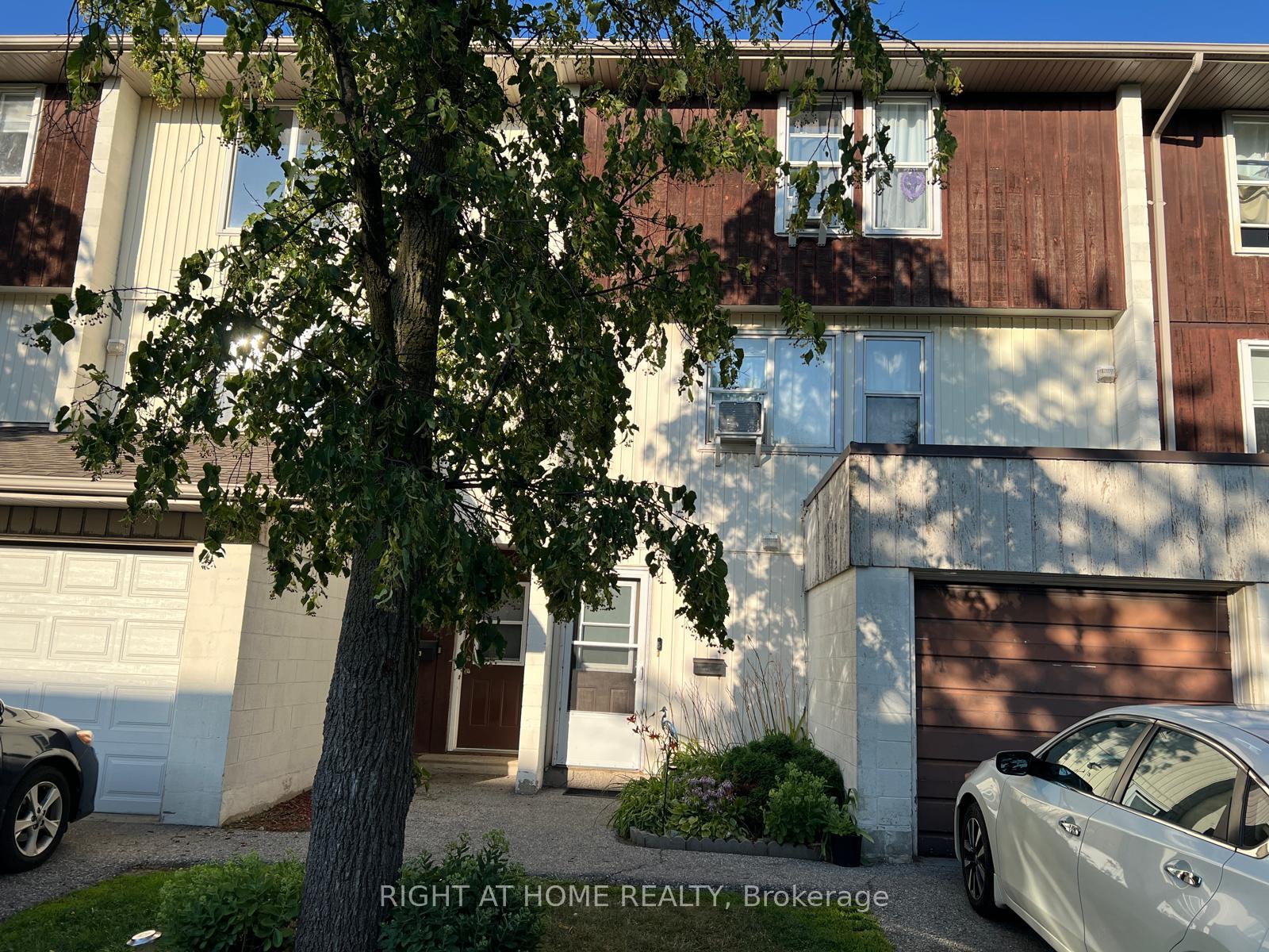 Photo of Unit 81, 135 Chalmers Street S