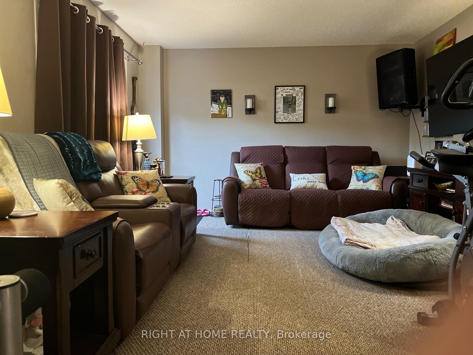 Photo 2 of Unit 81, 135 Chalmers Street S, Cambridge, Christopher-Champlain — HOMEH