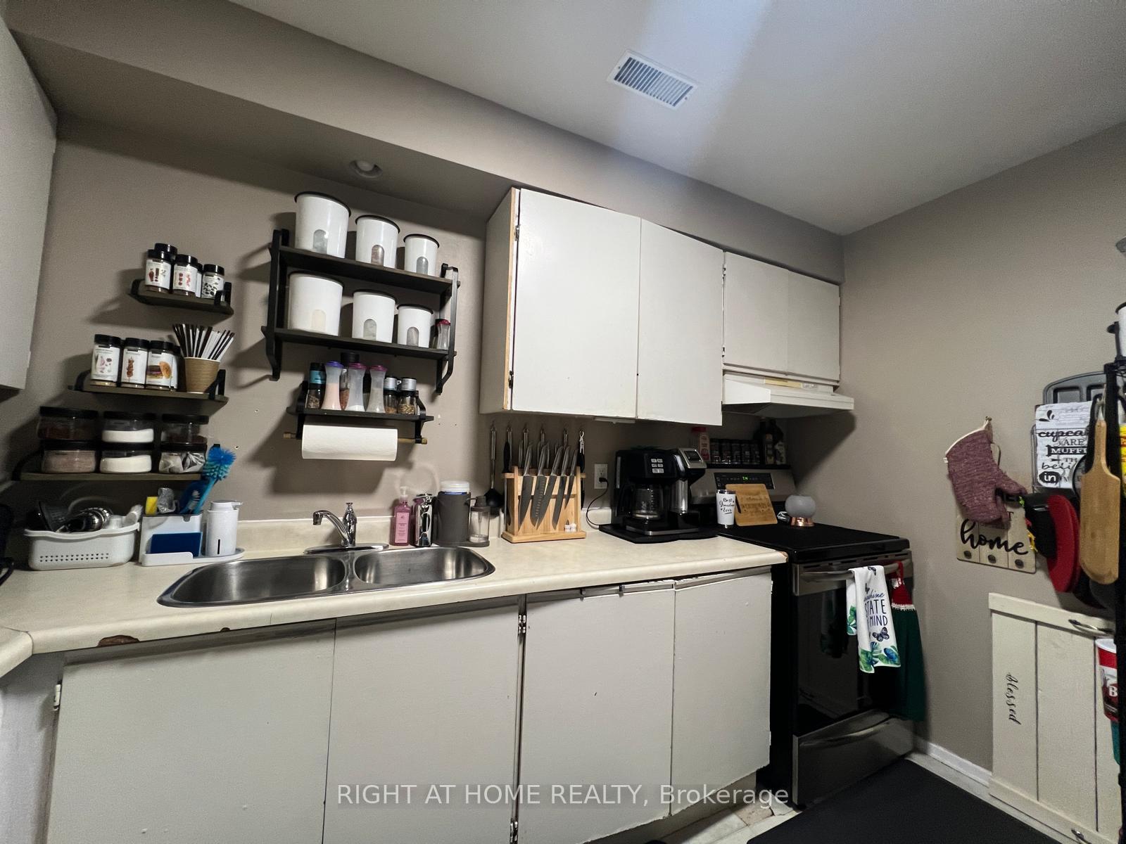 Photo 5 of Unit 81, 135 Chalmers Street S, Cambridge, Christopher-Champlain — HOMEH