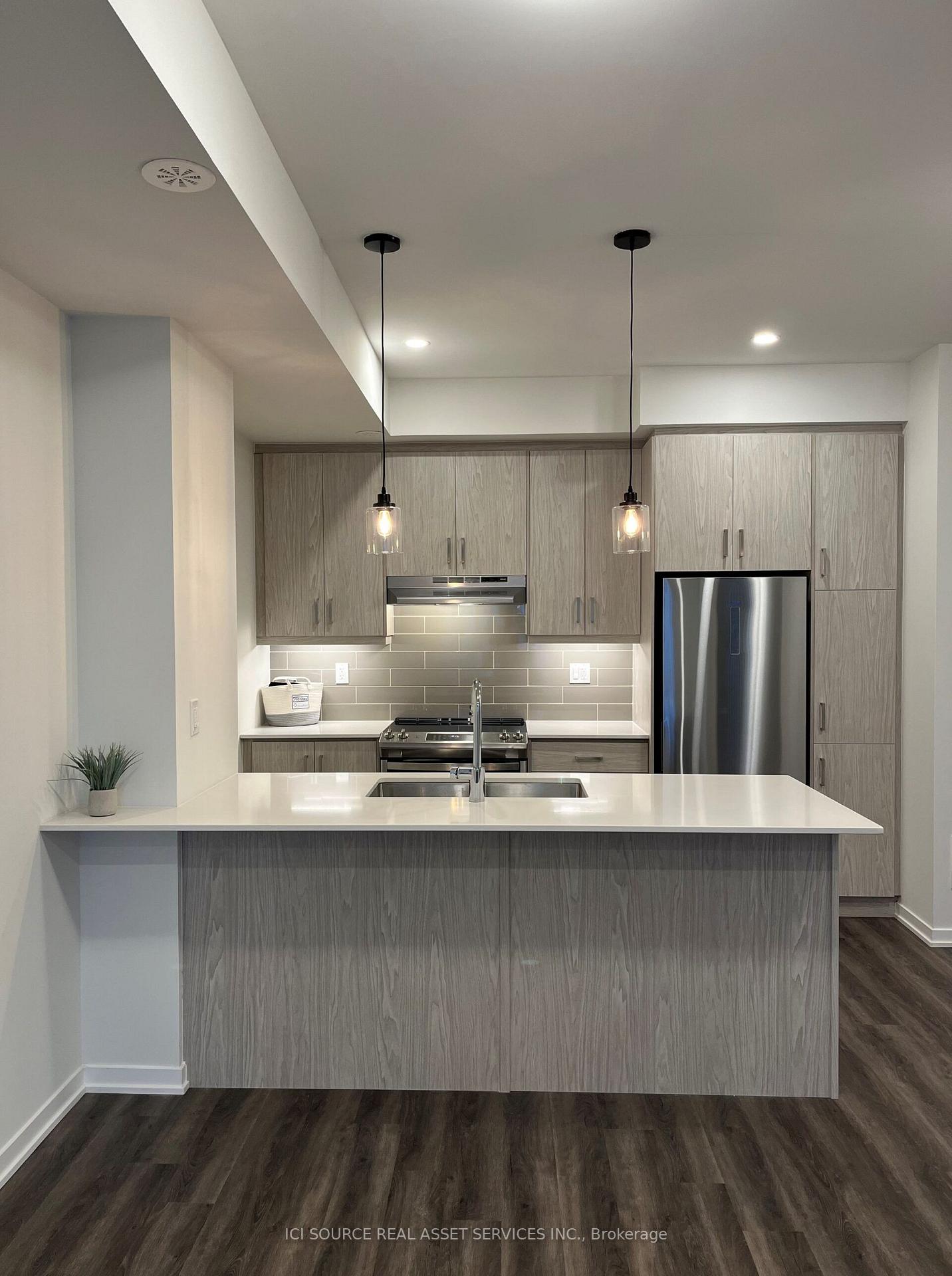 Photo 2 of Unit 230, 131 Honeycrisp Crescent, Vaughan, Vaughan Corporate Centre — HOMEH