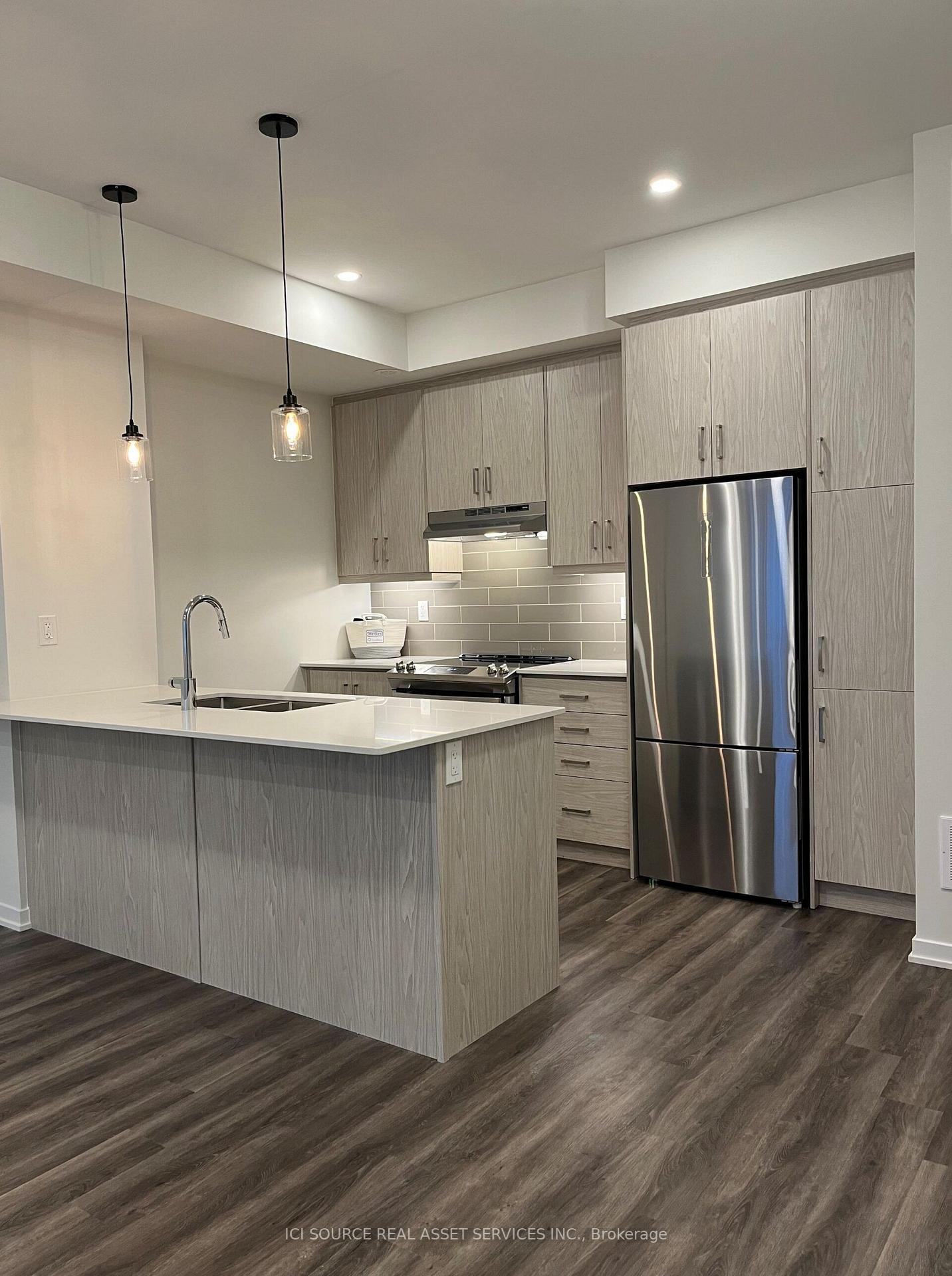 Photo 3 of Unit 230, 131 Honeycrisp Crescent, Vaughan, Vaughan Corporate Centre — HOMEH