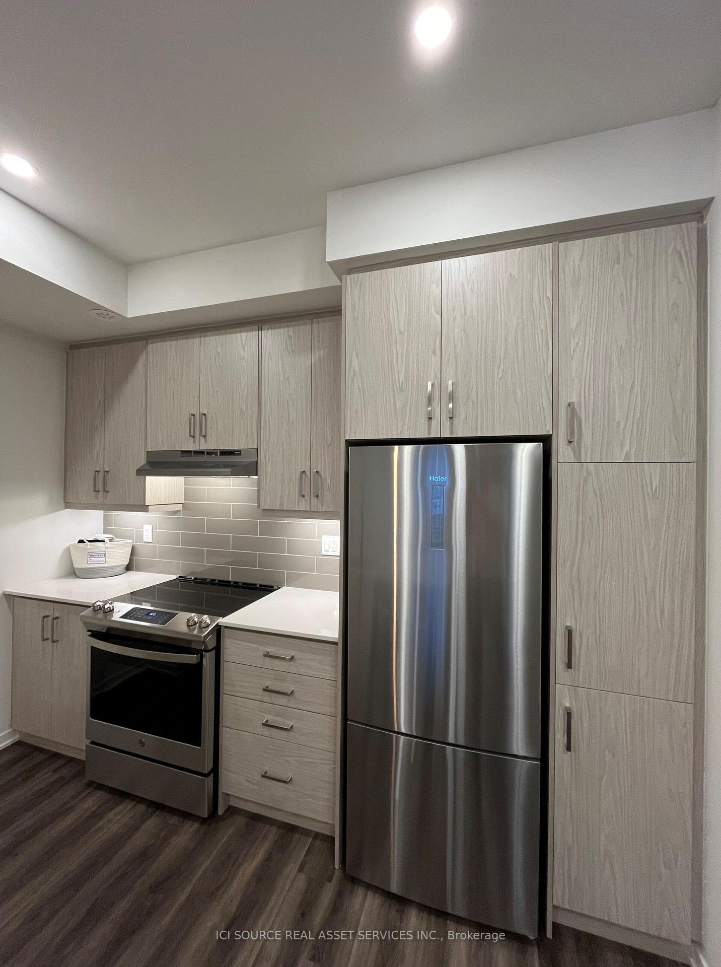Photo 5 of Unit 230, 131 Honeycrisp Crescent, Vaughan, Vaughan Corporate Centre — HOMEH