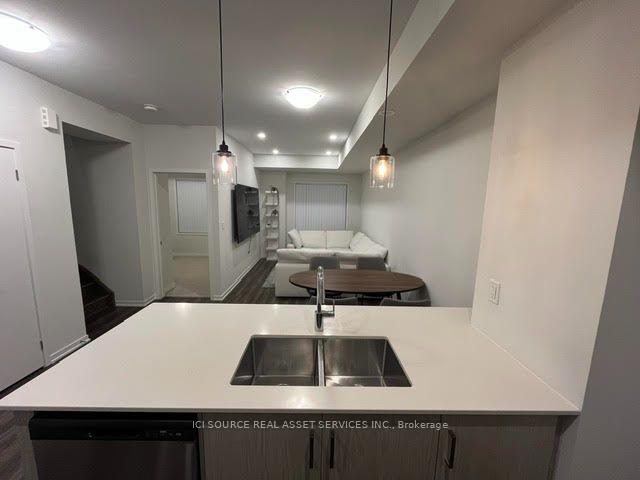 Photo 6 of Unit 230, 131 Honeycrisp Crescent, Vaughan, Vaughan Corporate Centre — HOMEH