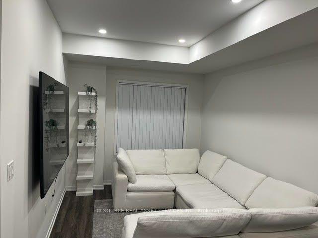 Photo 8 of Unit 230, 131 Honeycrisp Crescent, Vaughan, Vaughan Corporate Centre — HOMEH